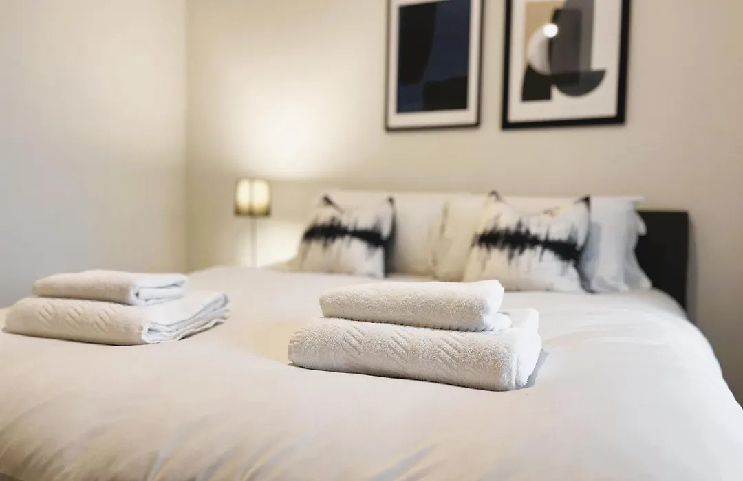 Fantastic One Bedroom Apartment Near Old Trafford Stadium-1