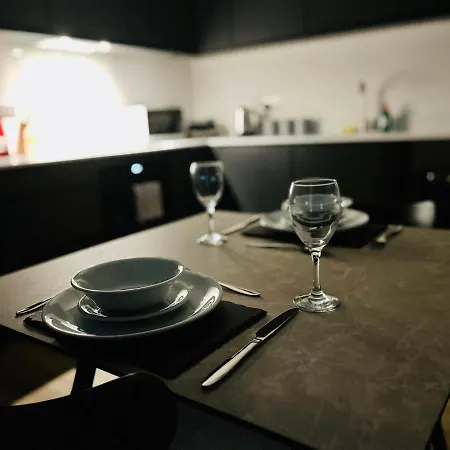 Fantastic One Bedroom Apartment Near Old Trafford Stadium-2