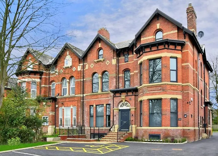 Free Parking - Stunning 2-Br Near Salford Royal